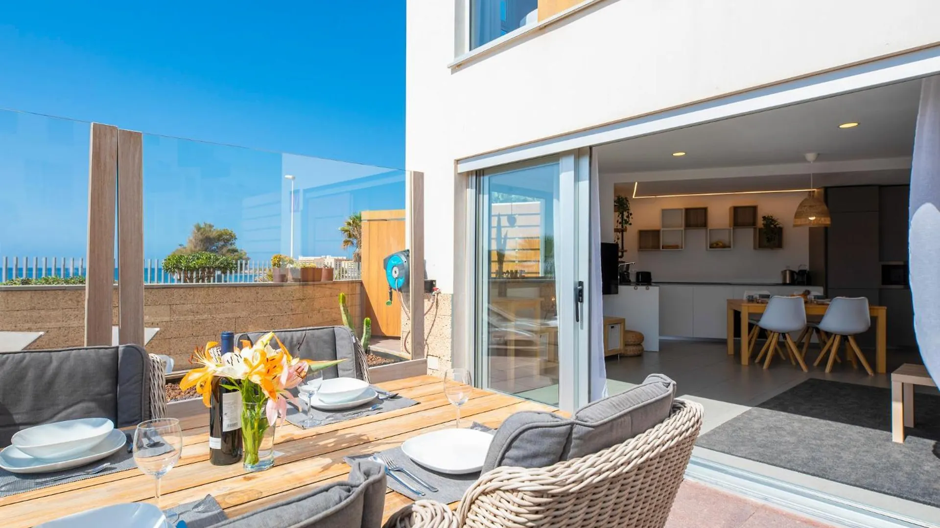 Apartment Medano4You Surfers Paradise Beachfront Home El Medano